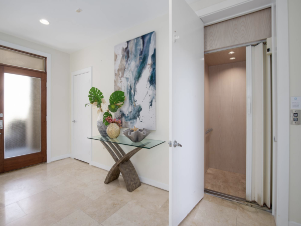 Amazing 5 Bedroom Beachfront Home in Destin with Sunset View